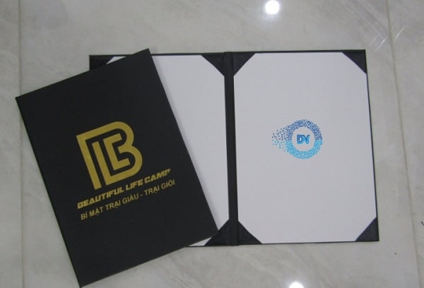Bìa Da Đựng Chứng Nhận Ép Nhũ Vàng – CN16